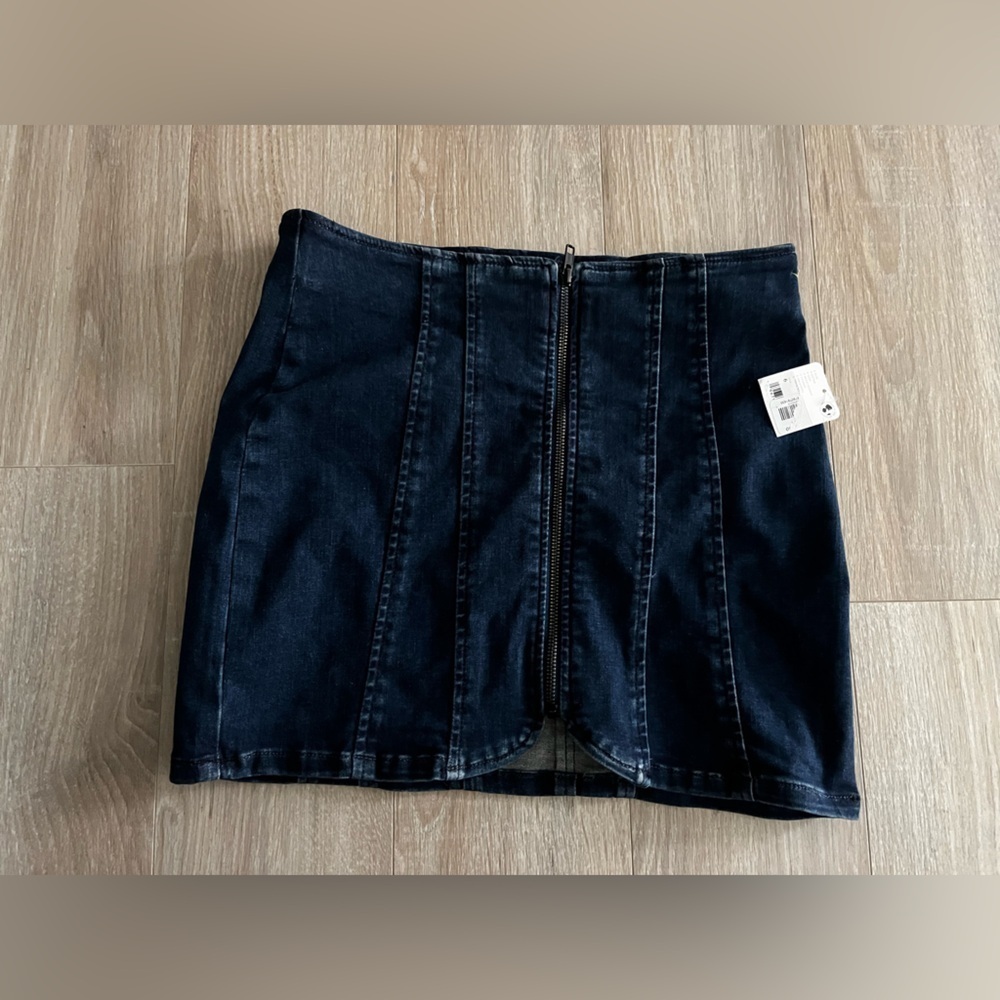 NWT We The Free Free People Women’s Layla Denim Zip-Front Mini Skirt - Size 6 - Picture 3 of 10